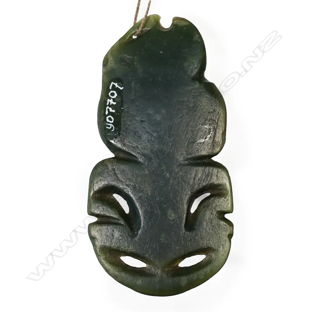 An early Māori pounamu hei tiki, Image 1++